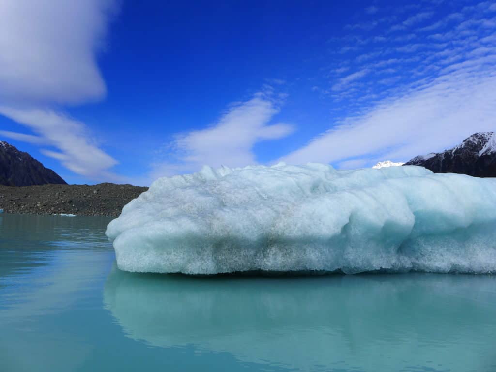 Why a glacier lake boat tour is a must in New Zealand, tips for visiting Tasman Lake on the South Island. New Zealand itinerary advice & trip planning, what to do near Lake Tekapo or Mt. Cook in New Zealand #newzealand #glacier