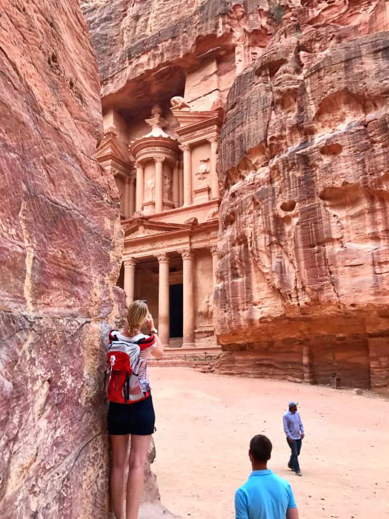 How to get the best photos in Petra, the iconic Treasury | The ultimate first-timer's guide to Petra | how to plan a self-guided visit to Petra, how to visit Petra, what to do in Jordan, Petra travel guide, travel tips for Petra, where to stay in Wadi Musa #petra #jordan #bucketlist