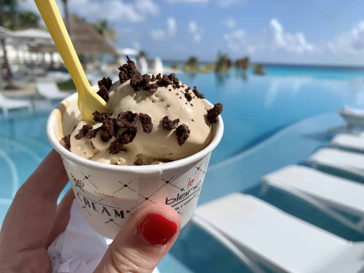 Glace has delicious ice cream and milkshakes at the pool, at LeBlanc Cancun