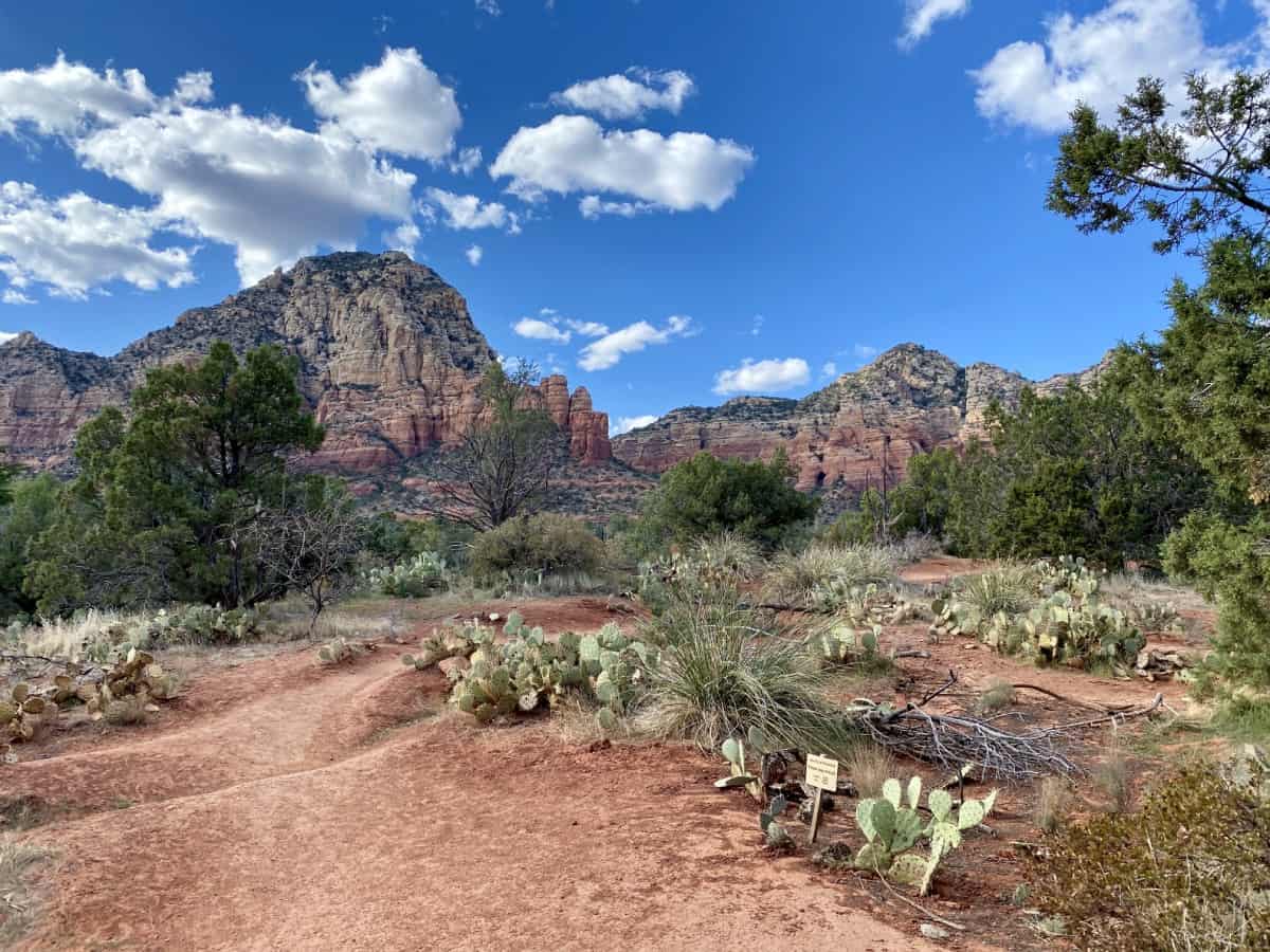 Sugarloaf Loop is a pretty easy, short hike with panoramic views...where to hike in Sedona