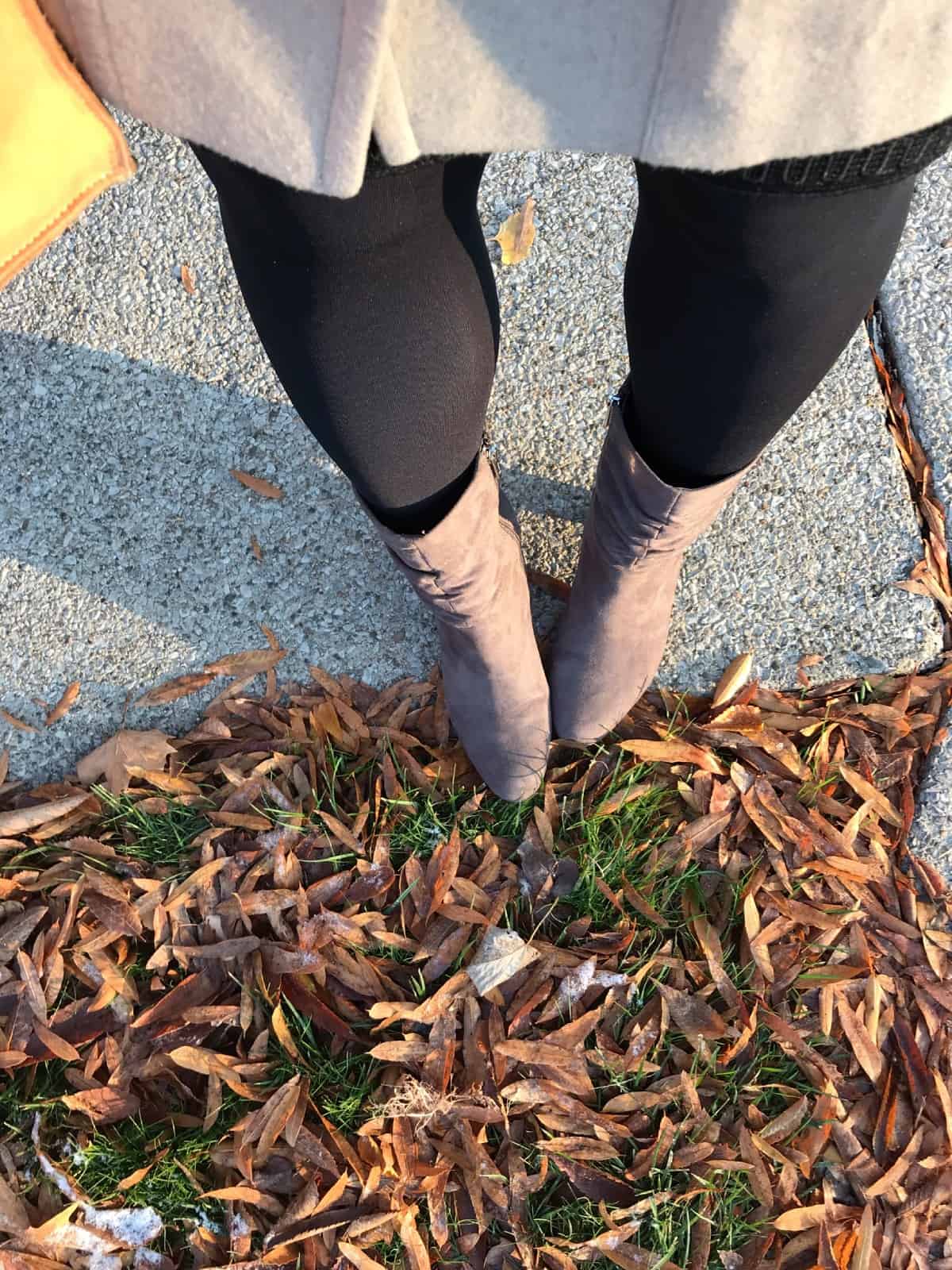 The Best Fleece-Lined Leggings for Winter Travel (and "Real Life") | Why fleece leggings are a gamechanger, the best fleece-lined leggings for cold weather. My favorite three pairs, including for looking cute and for working out, a must-have for Iceland in winter (or summer), Norway travel, Chicago in winter, and many other cold weather destinations. #leggings #coldweather #wintertravel #fleecelined #fleece #musthavetravelgear