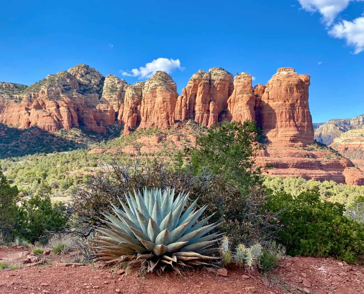 Sedona itinerary ideas, what to do in Sedona - Sugarloaf Loop Trail is easy & gorgeous 