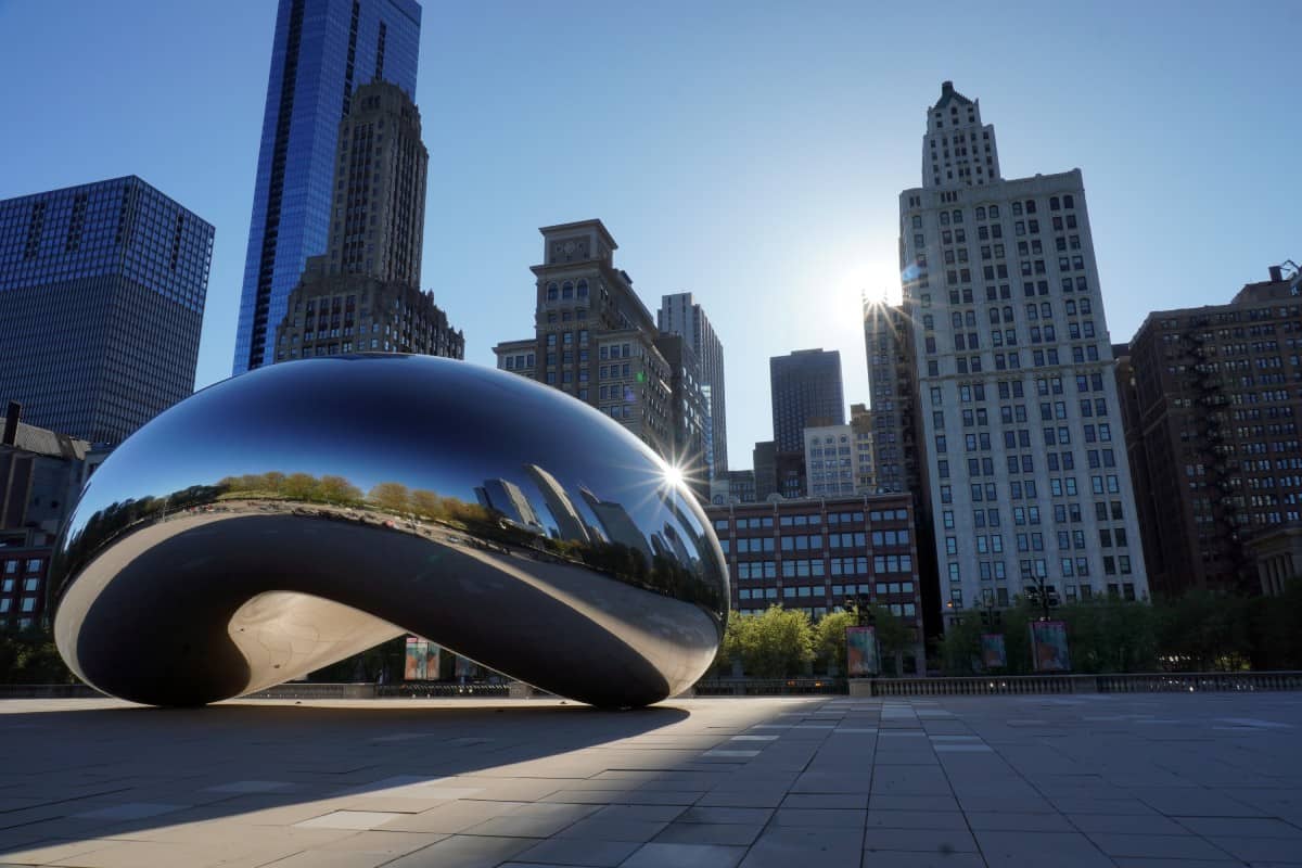 Chicago & urban photography tips - use light pinpoints to make a starburst effect