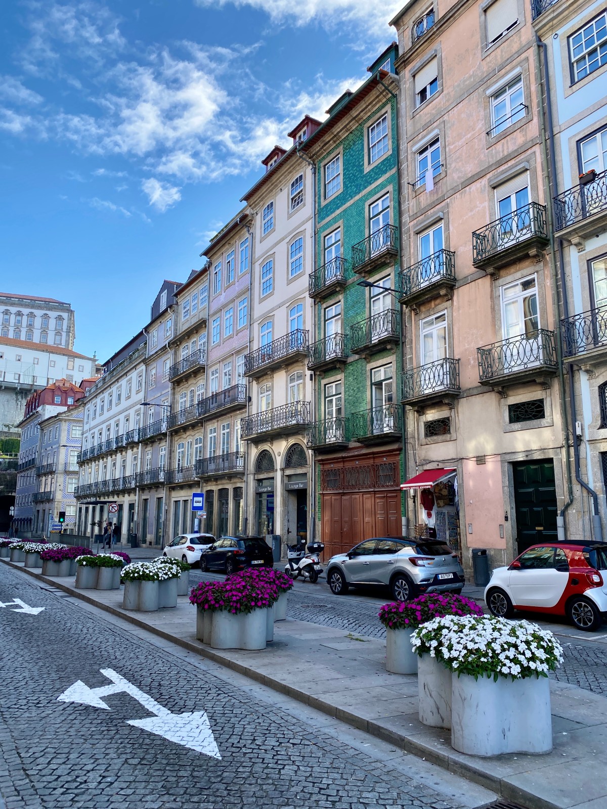Things to do in Porto - take pics of all the gorgeous colorful tiles & buildings!