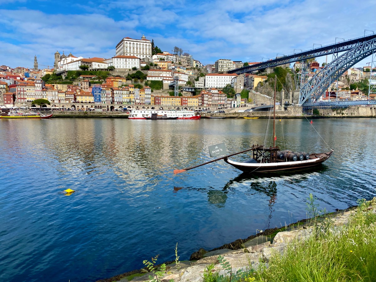 A Detailed Porto Travel Guide | Tips on what to do in Porto Portugal, where to stay, what to see (& skip), the best souvenirs, & more! Everything you need to know for your Porto itinerary, things to do in Porto, what to do in northern Portugal. Sao Bento Station, port wine tours, food tour, & more. #porto #portugal #azulejos #europe