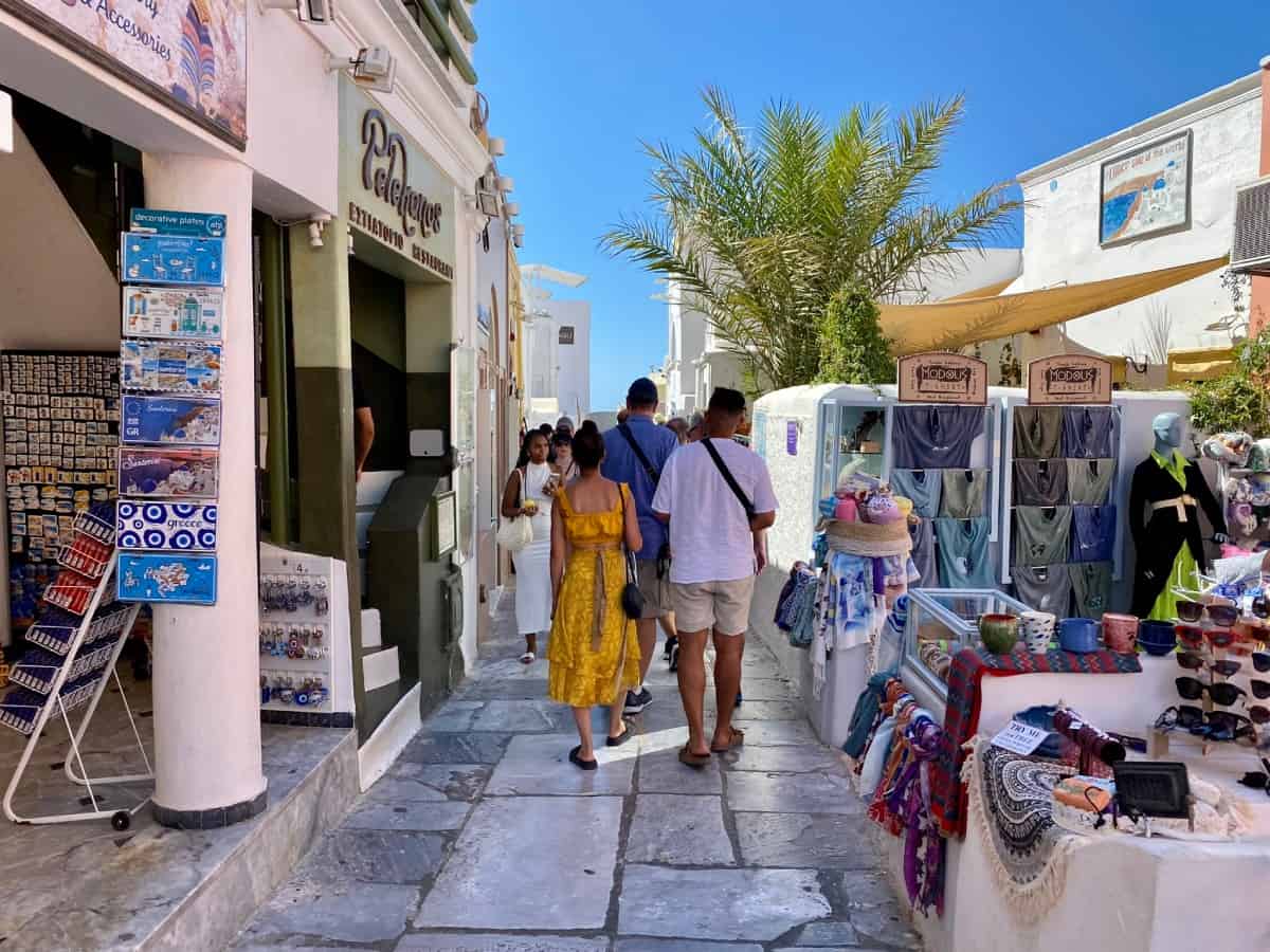 Is Oia worth visiting? - crowded walkways & expensive stores