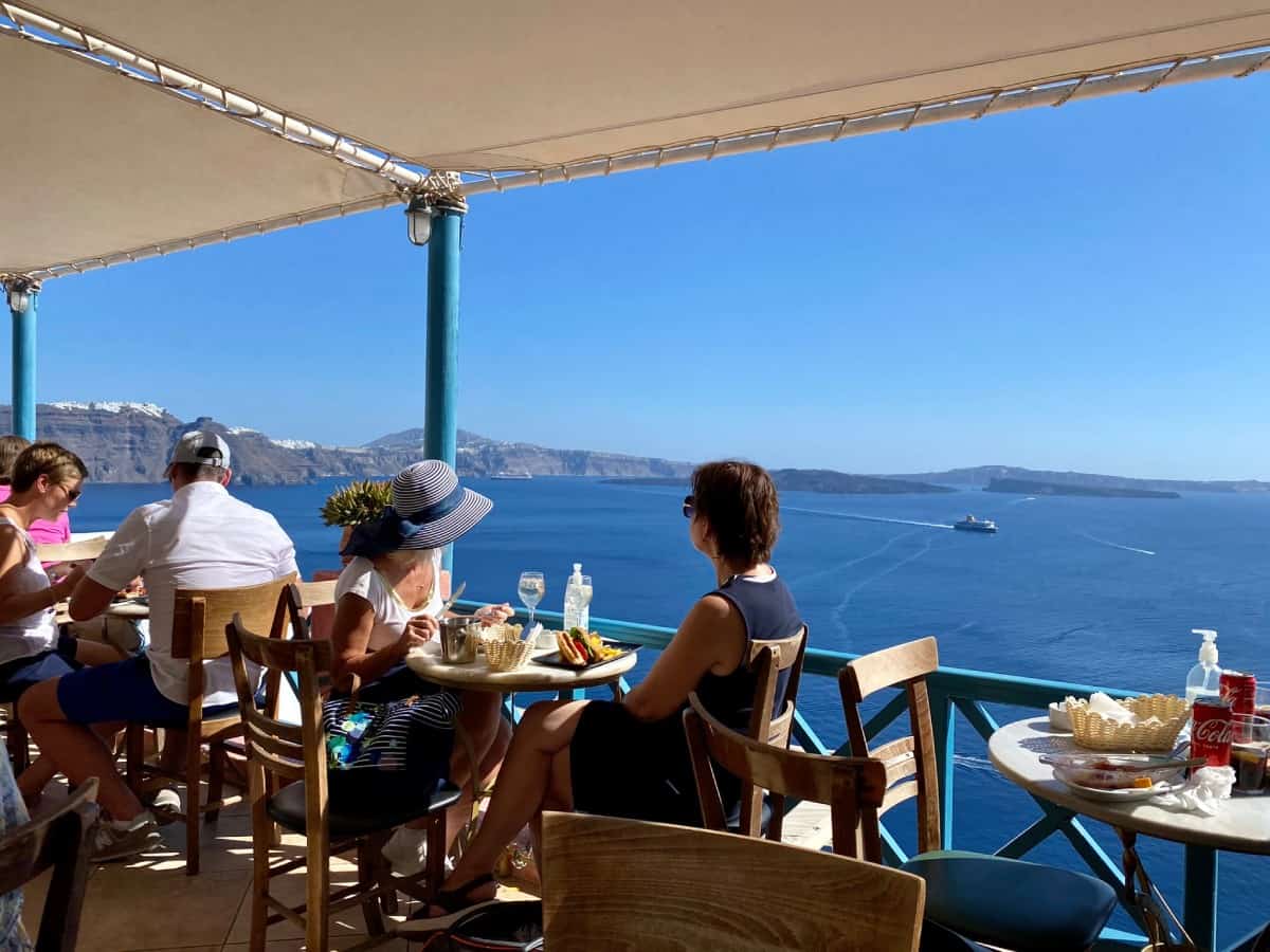 Where to eat in Oia, Santorini - Patisserie Medevio