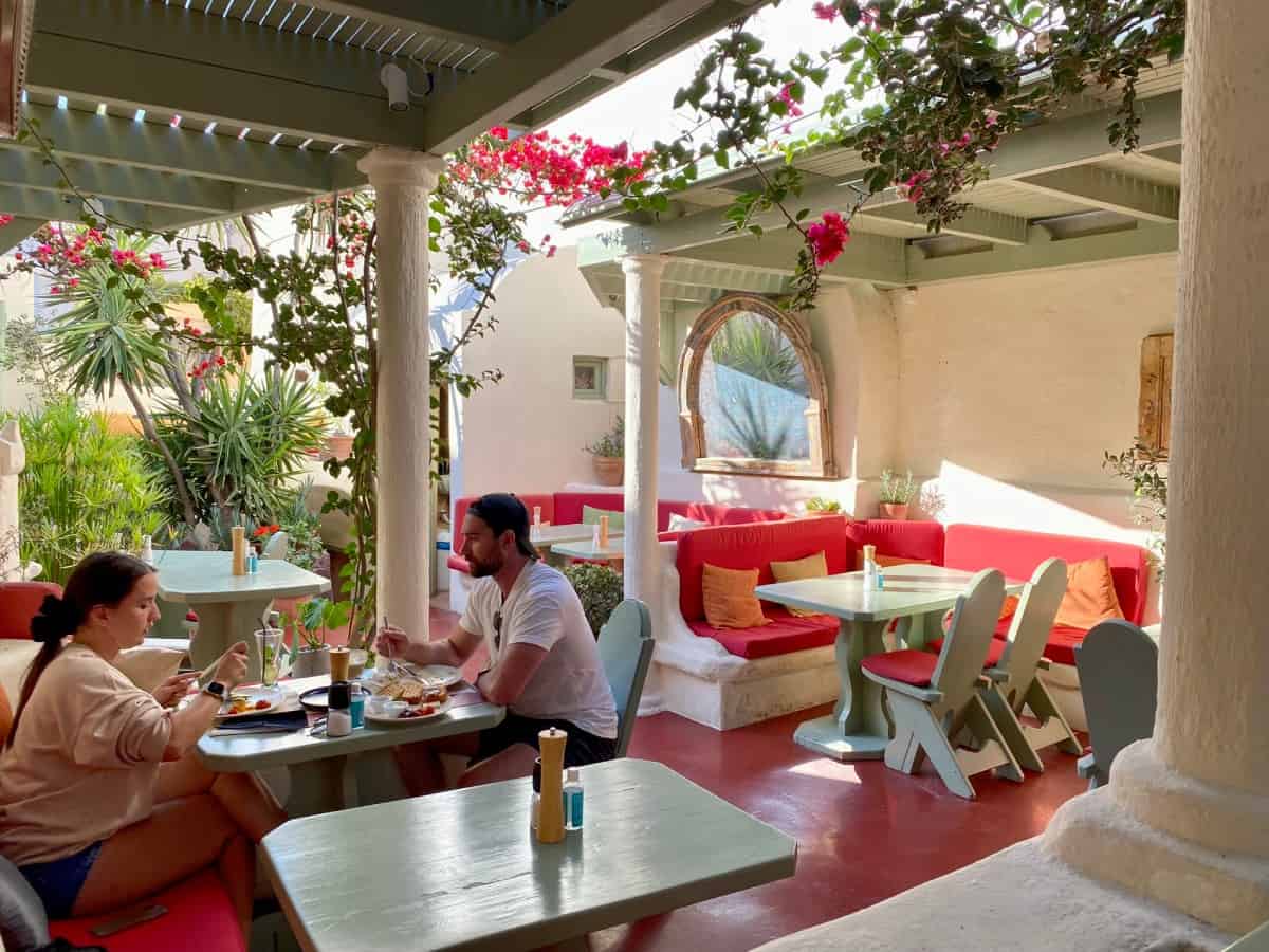 Where to eat in Oia, Santorini - the charming Karma
