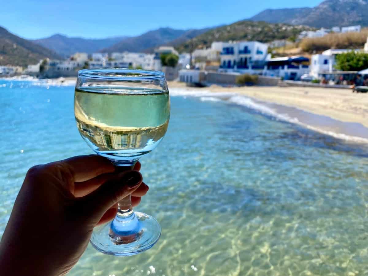 What to do in Naxos - guide to planning a Naxos roadtrip itinerary - lunch with a view in Apollonas